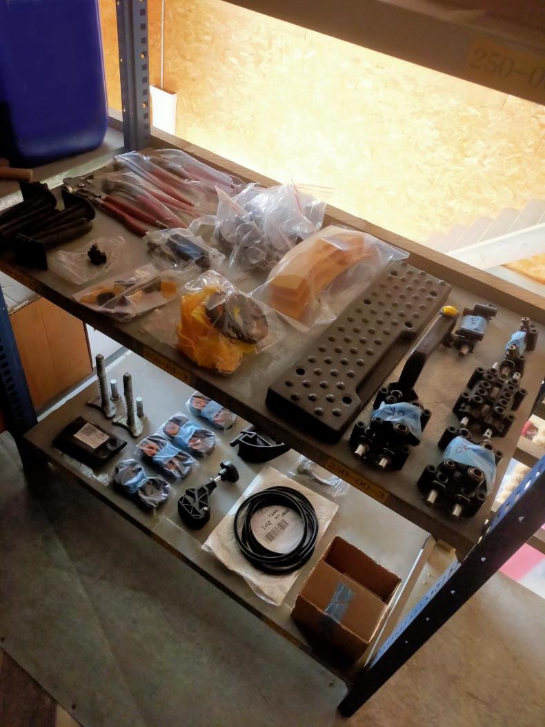 CONSOMMABLE POUR MATERIEL DE GARAGE AUTOMOBILE